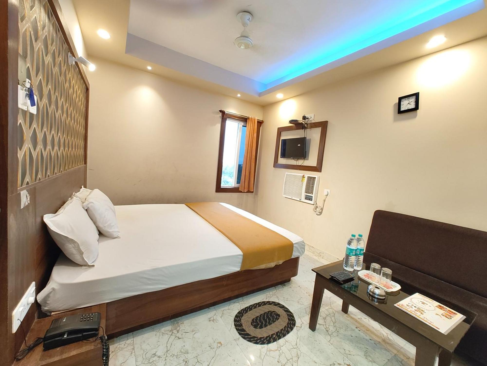 "Hotel Aradhya Puri"- Luxur- Room With Sea-View - Prime Location With Parking Facilities - Best Hotel In Puri Bagian luar foto