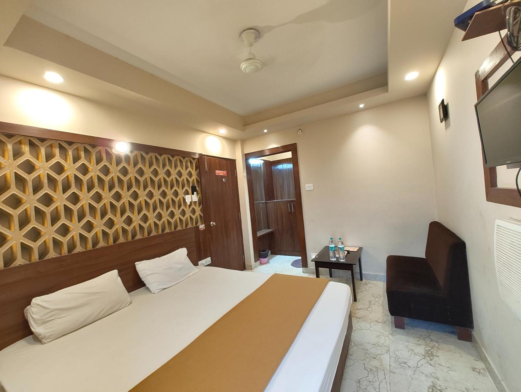 "Hotel Aradhya Puri"- Luxur- Room With Sea-View - Prime Location With Parking Facilities - Best Hotel In Puri Bagian luar foto