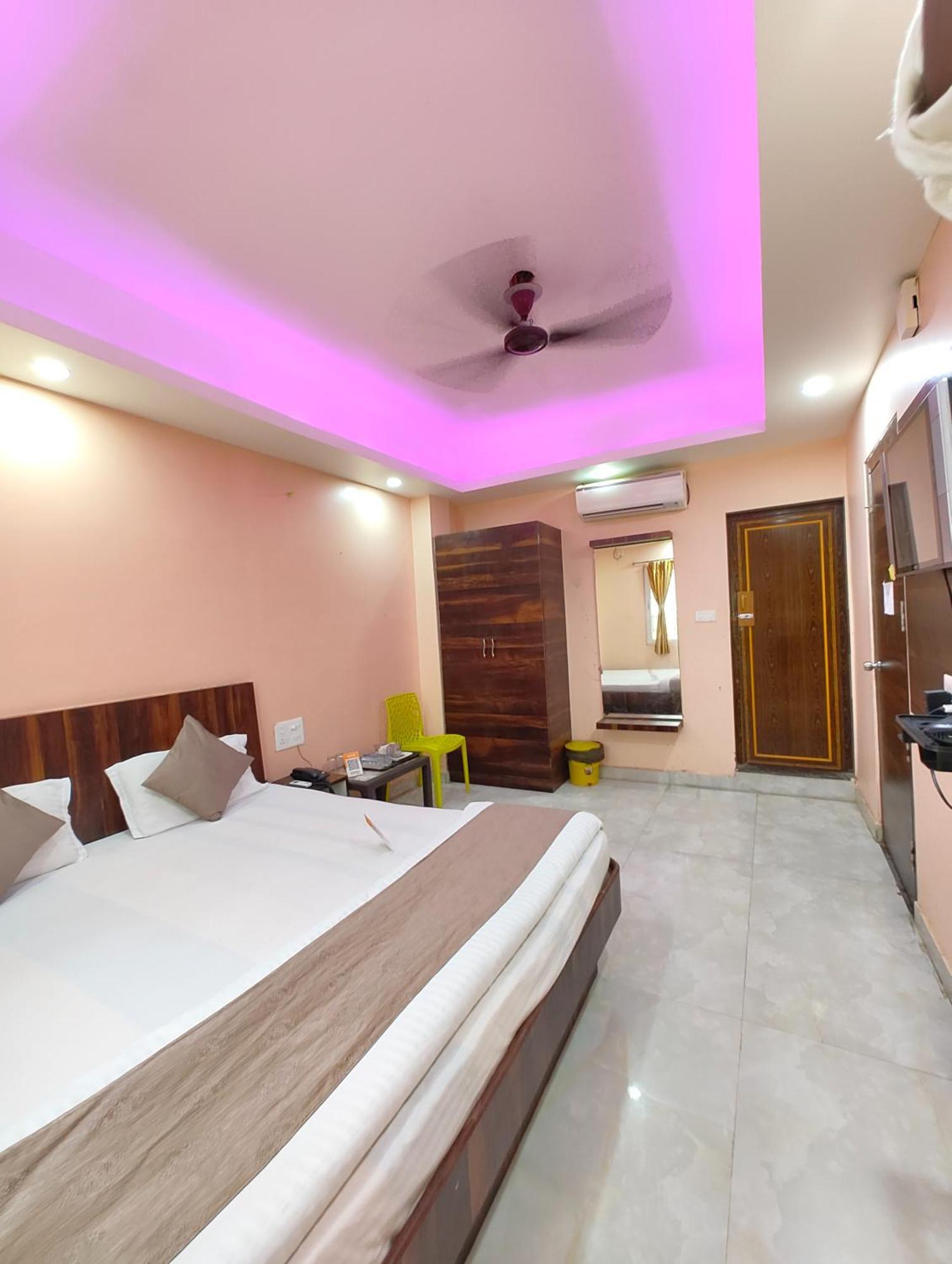 "Hotel Aradhya Puri"- Luxur- Room With Sea-View - Prime Location With Parking Facilities - Best Hotel In Puri Bagian luar foto