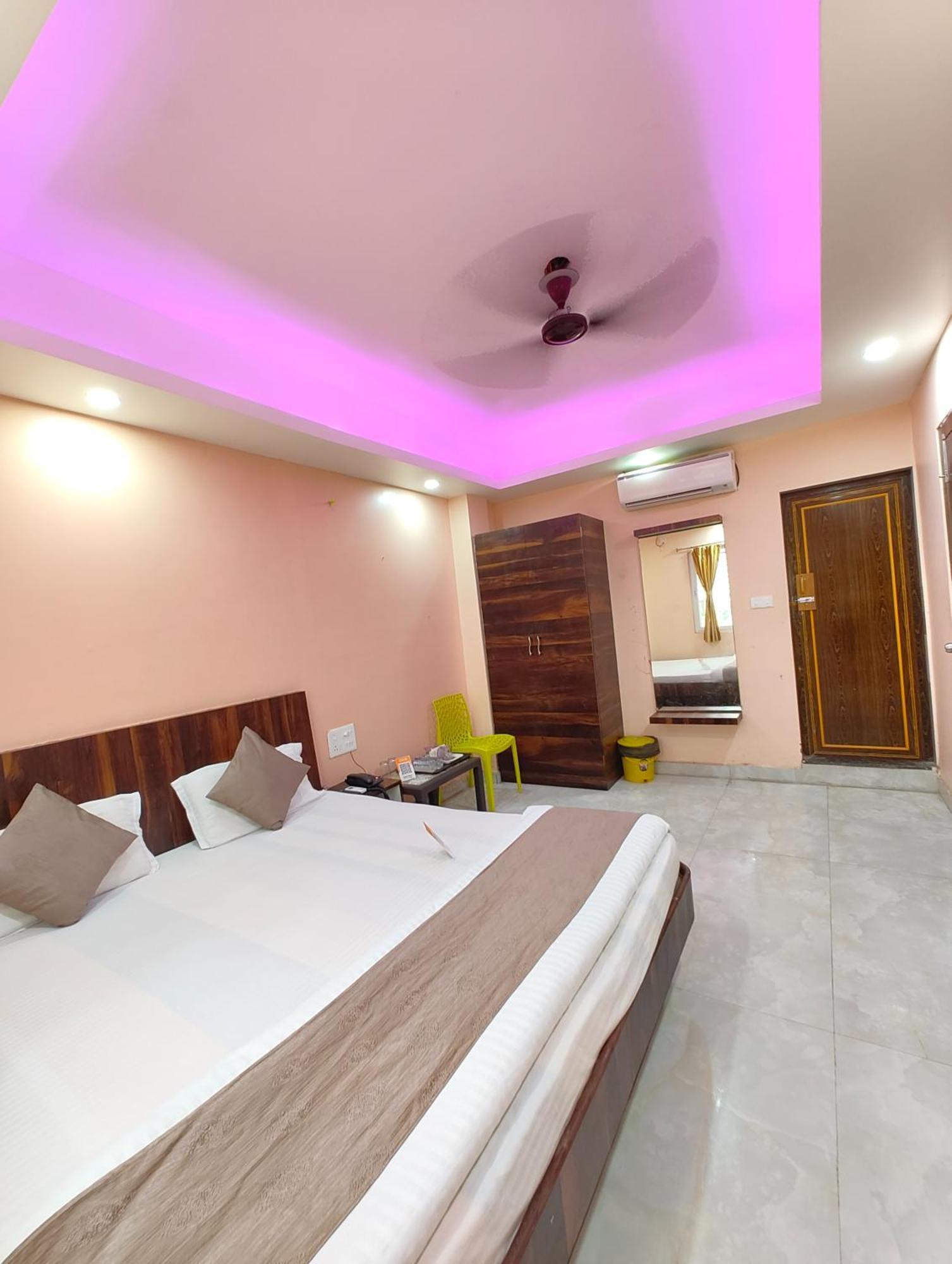 "Hotel Aradhya Puri"- Luxur- Room With Sea-View - Prime Location With Parking Facilities - Best Hotel In Puri Bagian luar foto