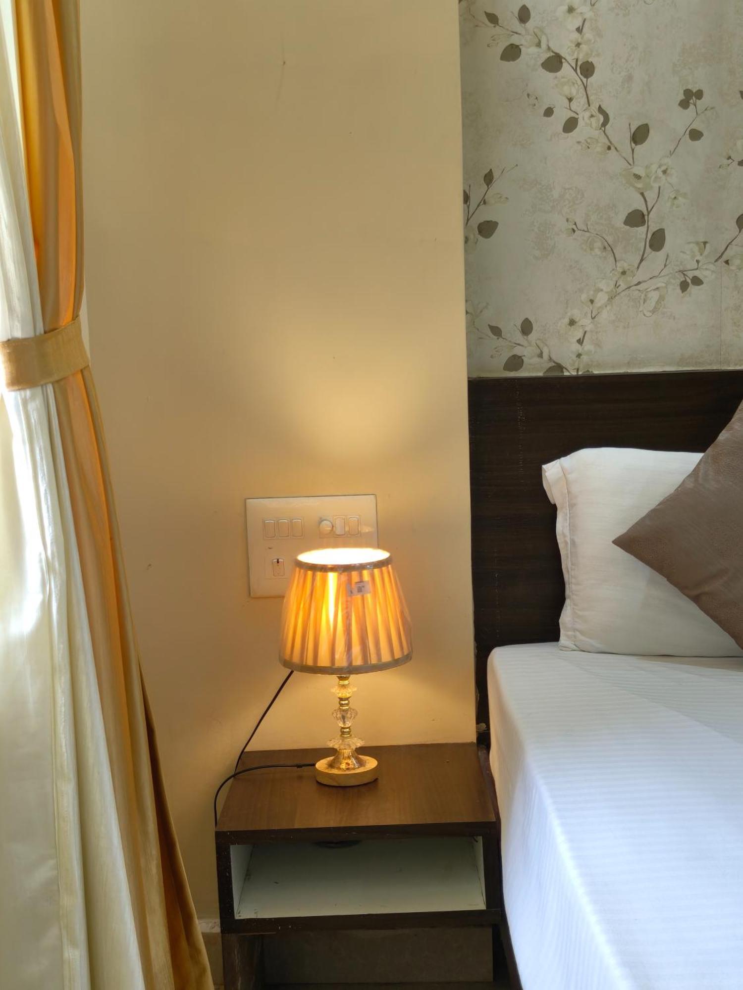 "Hotel Aradhya Puri"- Luxur- Room With Sea-View - Prime Location With Parking Facilities - Best Hotel In Puri Bagian luar foto