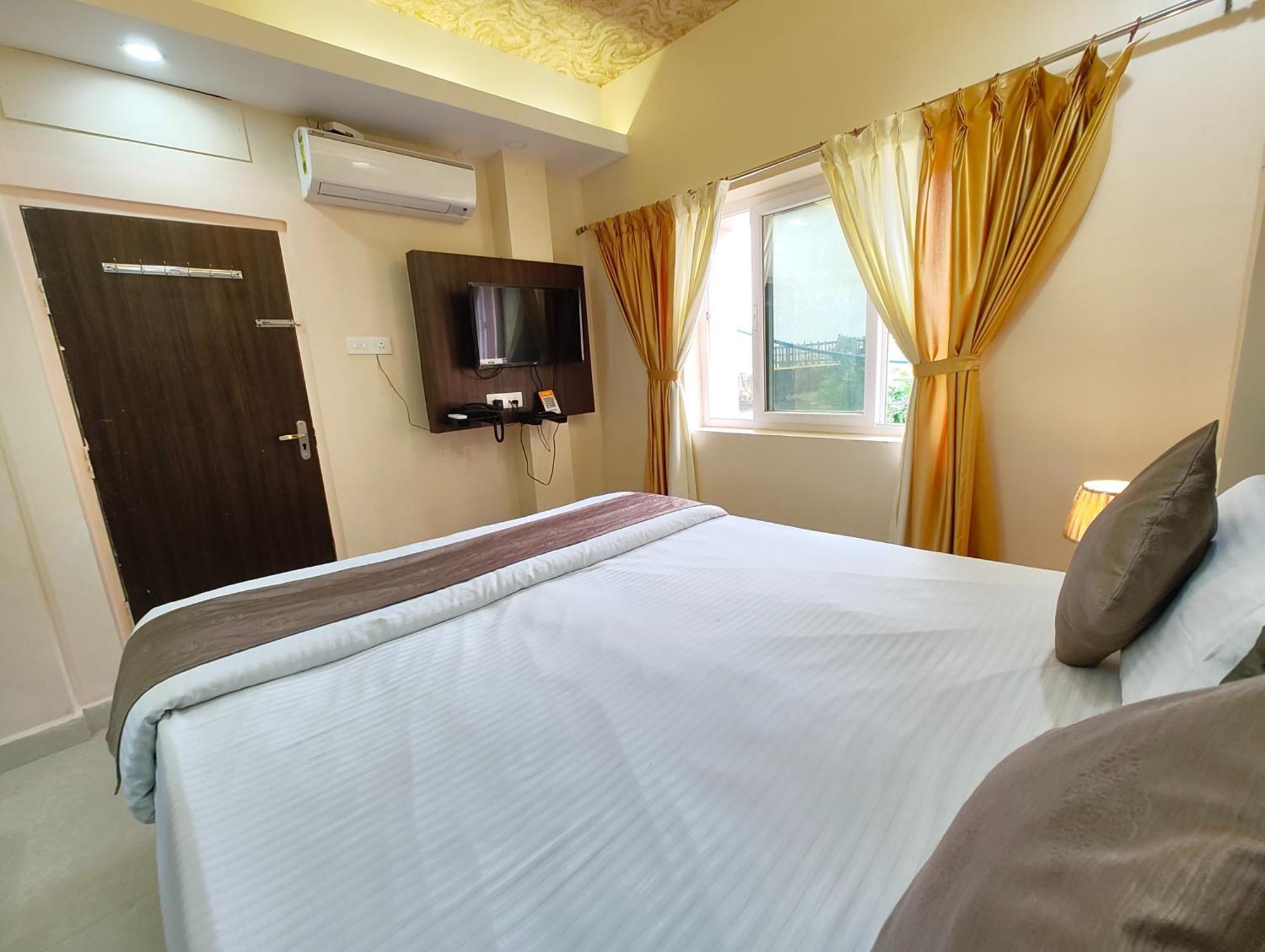 "Hotel Aradhya Puri"- Luxur- Room With Sea-View - Prime Location With Parking Facilities - Best Hotel In Puri Bagian luar foto