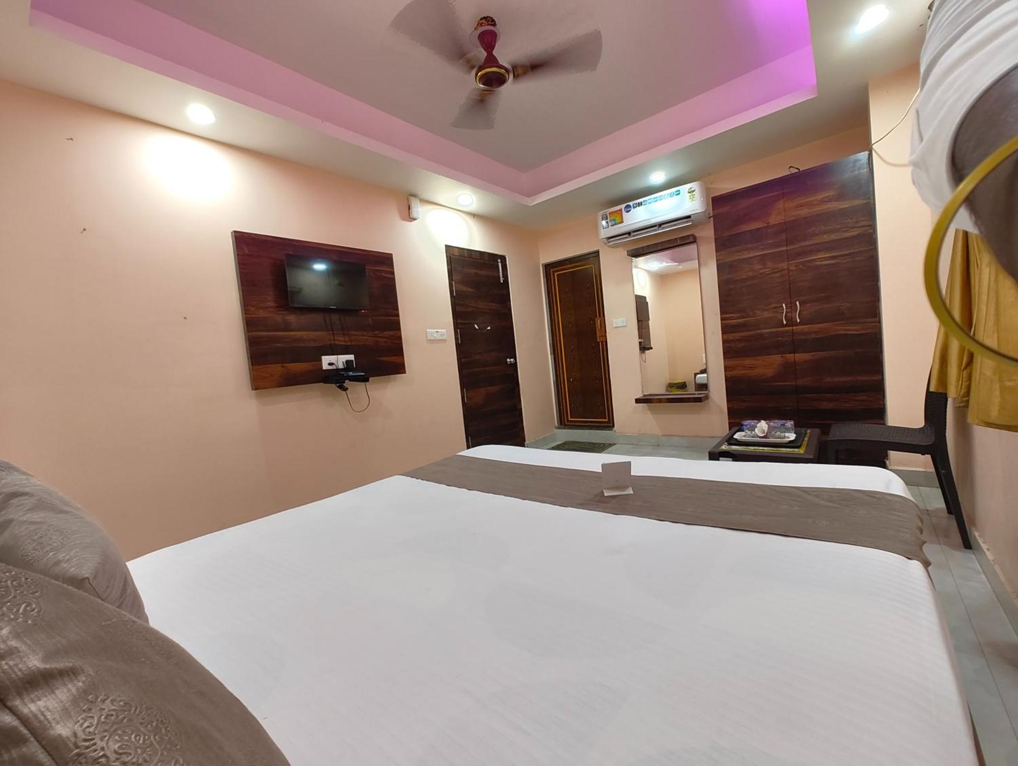 "Hotel Aradhya Puri"- Luxur- Room With Sea-View - Prime Location With Parking Facilities - Best Hotel In Puri Bagian luar foto